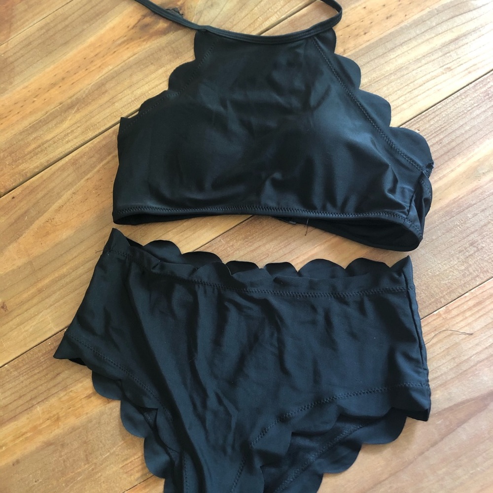 Black scallop high-waisted bikini - Picture 1 of 1
